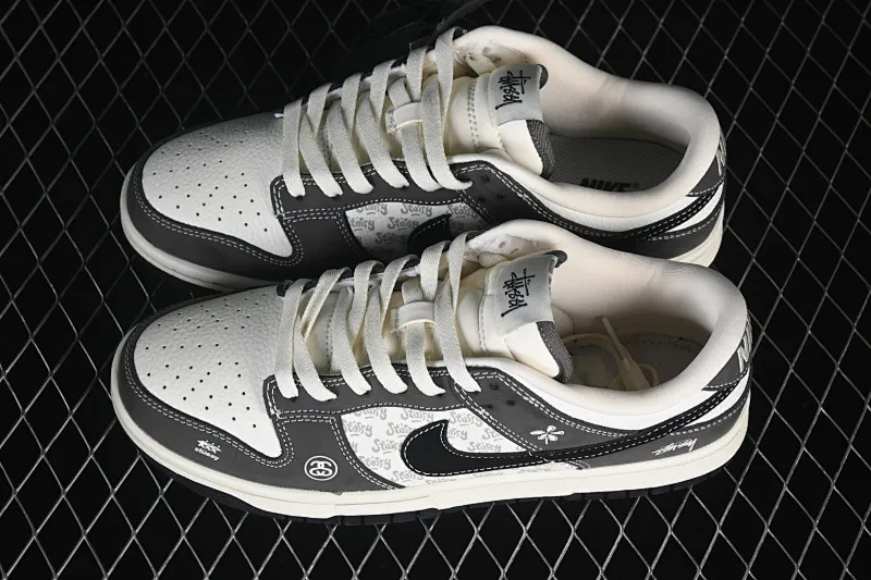 All categories Nk SB Dunk Series Nk SB Dunk Low High-end customized low-top sneakers Nike SB Dunk Low Stusi co-branded white gray high-end customized low-top casual sneakers YF9511-914